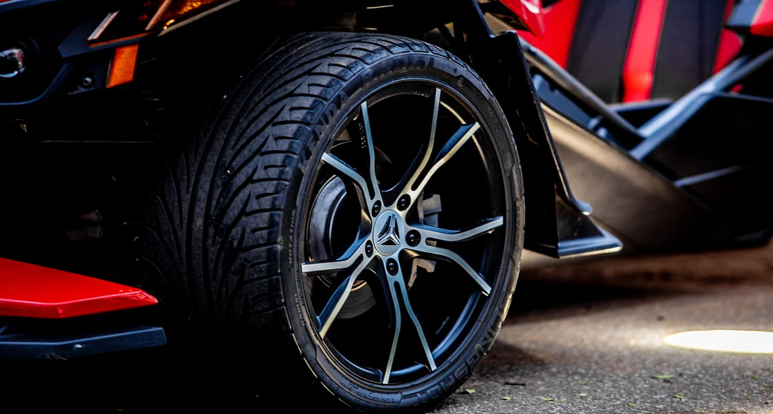 Heavy-duty truck parts hero image (LUNACO JAPAN)